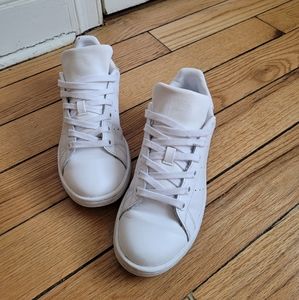 White Adidas Stan Smiths